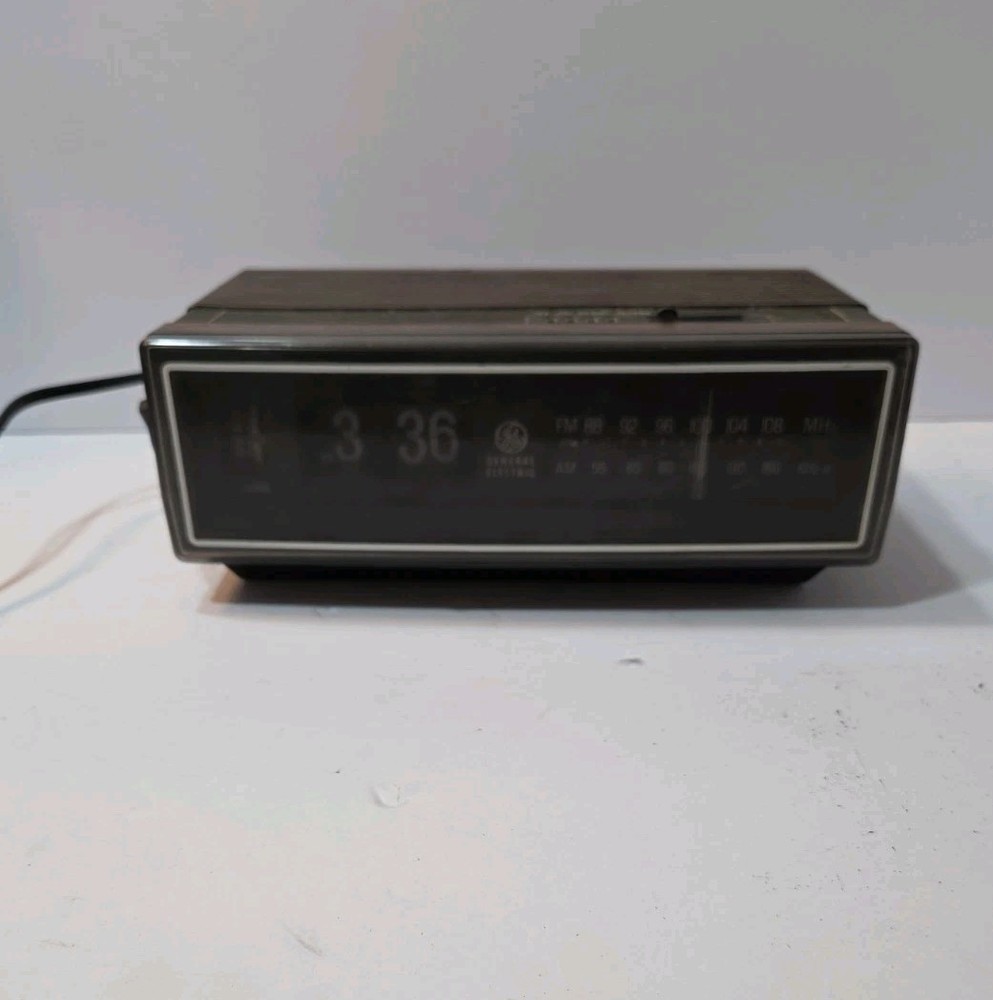 Vtg General Electric GE Flip Clock AM/FM Radio 7-4305F – For Parts Or Repair