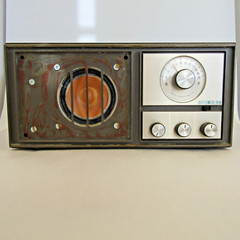 Vintage 1960&rsquo;s KLH Model Twenty One 21 FM Table Radio Wood Veneer Cabinet Works