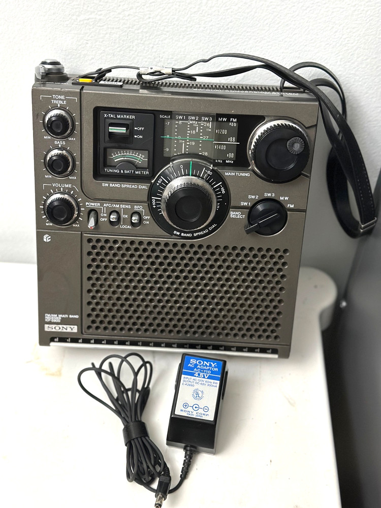 SONY FM/MW/SW 5 Band Receiver Model No ICF-5900 , Tested/Works.