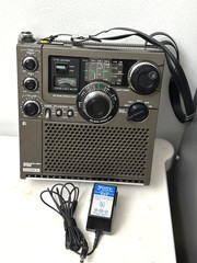 SONY FM/MW/SW 5 Band Receiver Model No ICF-5900 , Tested/Works.