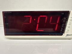 VINTAGE ZENITH Z5010 AM/FM ALARM CLOCK RADIO TESTED WORKING PERFECTLY