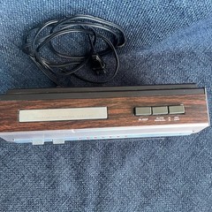 Vintage Lloyd&rsquo;s AM/FM Radio Alarm Model J280 Series 749A For Parts