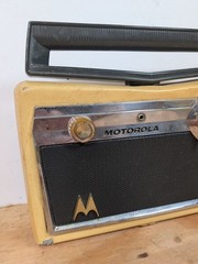 Vintage Motorola 5P33W Tube Radio Golden Voice Portable Battery or 117V UNTESTED