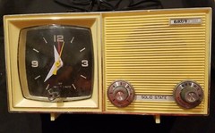 Vintage Electro Brand AM Clock Radio – Solid State – Working – Beige & Silver