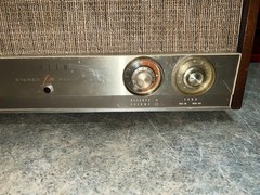 ZENITH AM/FM Broadcast Receiver Model: MJ1035. Sounds nice.