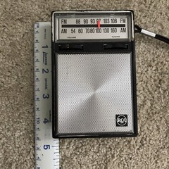 RCA Portable AM/FM Pocket Radio Vintage 1967 – Model RHM19 – « The Moppet » (READ)