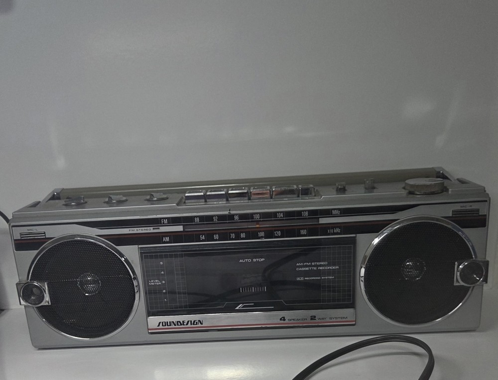 Soundesign Radio & Tape Player Model 4626(A). Radio Works, Tapedeck NOT Working.