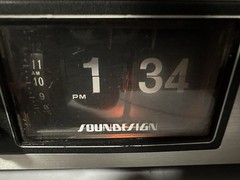 Vintage Soundesign 3461 Flip Clock AM/FM Alarm Radio Woodgrain 1970s