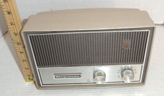 Vintage Magnavox Model: R002 Cabana Tube Plastic Radio 9.5(L)x7&Prime;(H) PLEASE READ