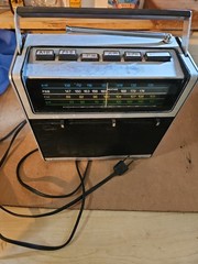 Zennith Solid State Portable Am/Fm/PSB/AIR Radio