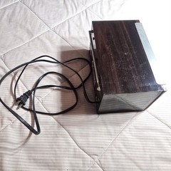 Vintage  Curtis AM/FM Radio Retro Tabletop Woodgrain Cabinet Silver Face