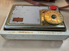 MOTOROLA Transistor Radio, Leather Case with Strap Working Condition