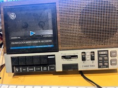 VINTAGE GE FM AM CLOCK RADIO CASSETTE RECORDER MODEL 7 4956B