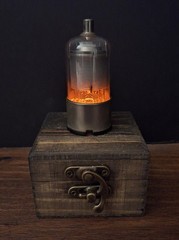Old Vintage Radio Lighted Vacuum Tube – Novelty Night Light / LED Amp Desk Lamp