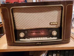 Metz 409/3D 1950’s German Radio Large Tabletop Tube AM FM SW Radio with cover
