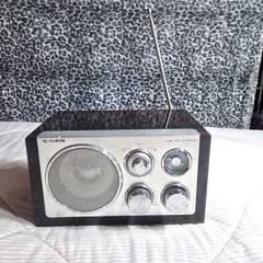 Vintage  Curtis AM/FM Radio Retro Tabletop Woodgrain Cabinet Silver Face