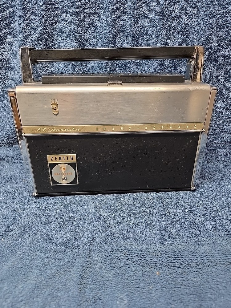 Zenith Trans-Oceanic FM-AM Multiband Royal 3000-1 Radio w/ Owner Manual