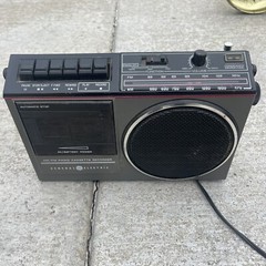 Vintage General Electric GE Model 3-5233B AMFM Stereo Radio/Cassette Recorder BH