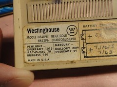 VINTAGE WESTINGHOUSE AM TRANSISTOR RADIO MODEL H841P6 BEIGE / GOLD WITH CASE
