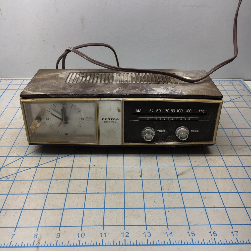 Vintage Lloyds Clock Radio J702G-108A (B)
