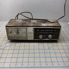 Vintage Lloyds Clock Radio J702G-108A (B)