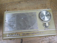 VINTAGE JULIETTE solid state radio Instant Sound Ac-dc AS IS! TURNS ON