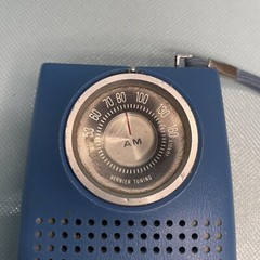 VINTAGE PANASONIC MATSUSHITA AM TRANSISTOR RADIO MODEL R-1052 BLUE