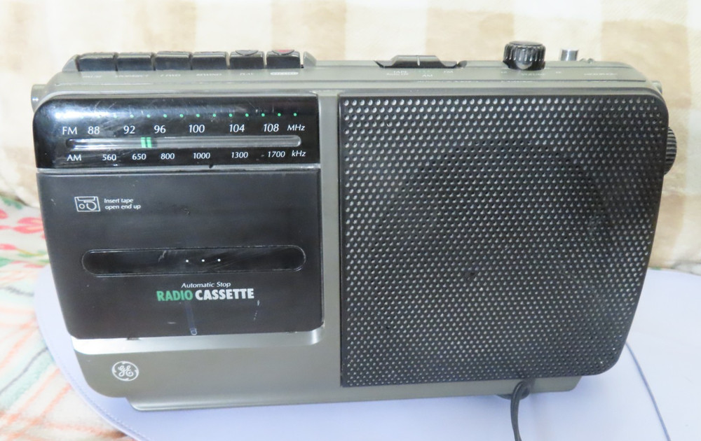 Vintage General Electric GE 3-5264A Radio AM/FM Cassette Player , TESTED