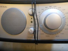 VINTAGE TIVOLI AUDIO WOODGRAIN TABLE TOP AM/FM RADIO 2000&rsquo;S