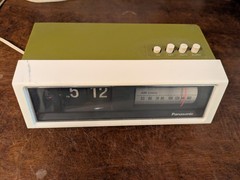 Vintage Panasonic RC-1122 Radio Alarm Clock AM Flip MCM 1970s Avocado Green