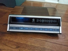 Vintage 80&rsquo;s General Electric Clock Radio 7-4662B Blue Digital