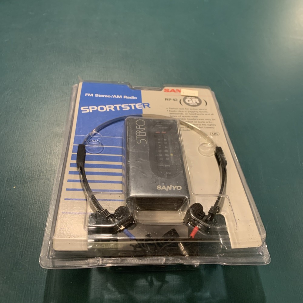 Vintage Collector’s Sanyo AM/FM Stereo Portable Radio RP42 – BRAND NEW