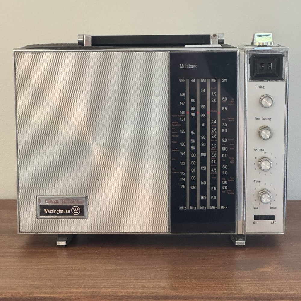 Westinghouse Portable Radio 15 Transistor Model RPM5020A AM/FM, SW SW1 SW2