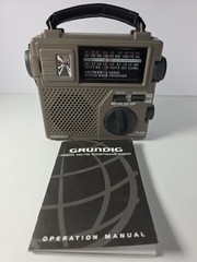 Vintage GRINDIG AM FM SW 1.2 FR-200 Radio Hand Crank World Band Receiver Collect