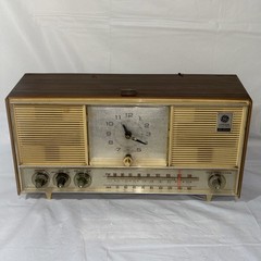 Vintage General Electric Solid State Dual Speaker Clock Radio