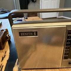 Zenith- Portable AM/FM Radio- In Case- Silver/Black- Vintage- Tested