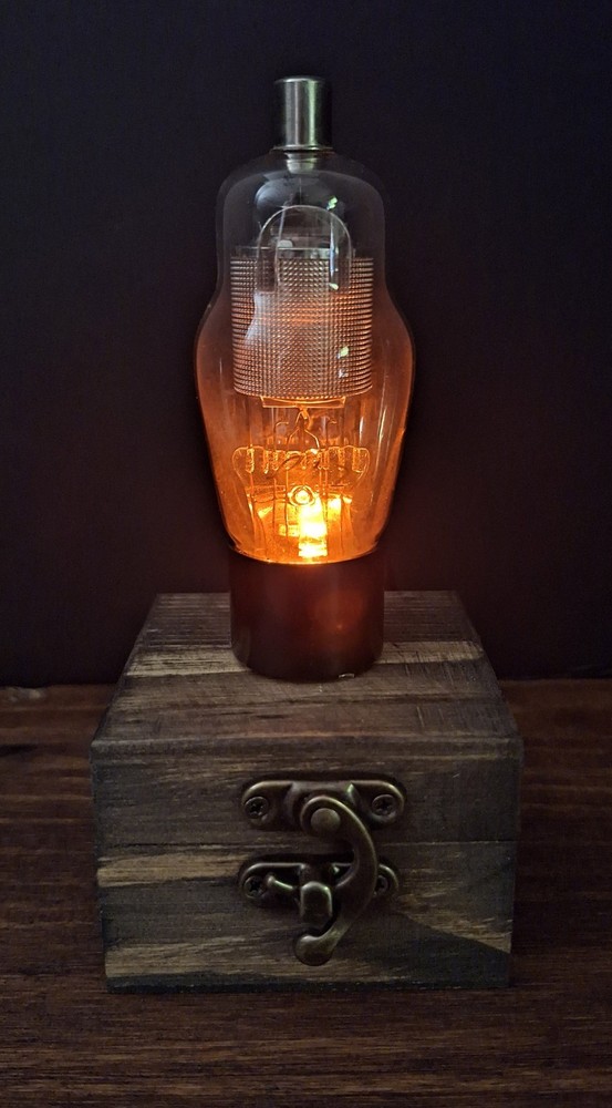 Old Vintage Radio Lighted Vacuum Tube – Novelty Night Light / LED Amp Desk Lamp