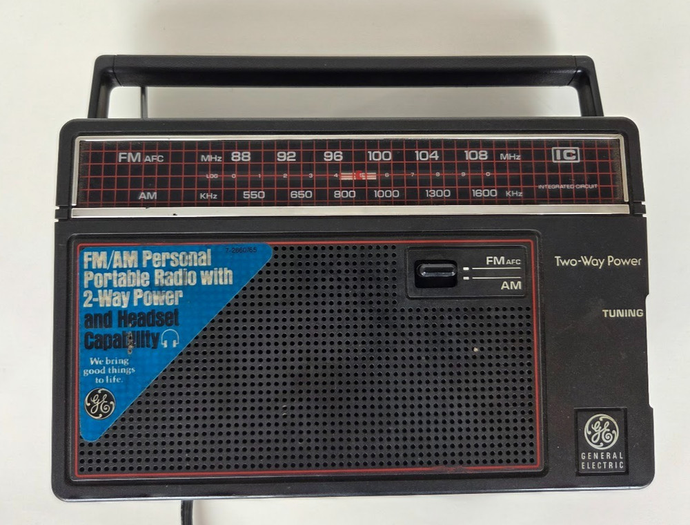 GE AM FM Portable Radio 7-2850B Two-Way Power Handle Tuner Sticker Vintage