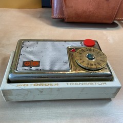 MOTOROLA Transistor Radio, Leather Case with Strap Working Condition