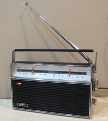 1975 Vintage SHARP AM/FM TRANSISTOR RADIO Model FX-176 – Works See Details