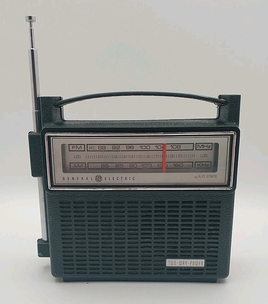 Vintage GE General Electric Two Way Power Solid State AM FM Radio 7-2810H WORKS
