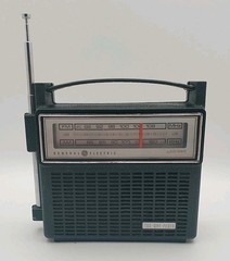 Vintage GE General Electric Two Way Power Solid State AM FM Radio 7-2810H WORKS
