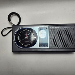 Sanyo RPM-C5 AM/FM 2 Band Quartz Clock Radio Alarm W/Antenna & Strap Vintage