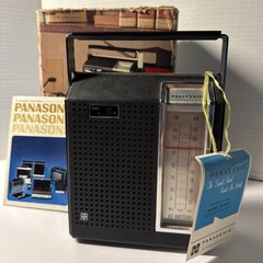 Vintage Panasonic Model RF-689 Portable AM/FM 2 Band Radio Tested Works W/box