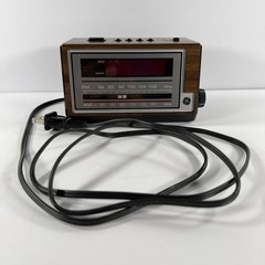 General Electric GE Vintage Alarm Clock AM/FM Radio Model 7-4601A with Woodgrain