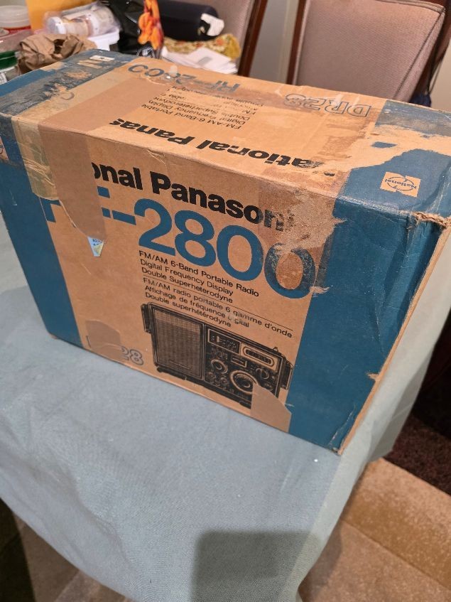 PANASONIC RF 2800/DR28 IN EXCELLENT CONDITION COMES WITH MANUAL, POWER CORD,BELT