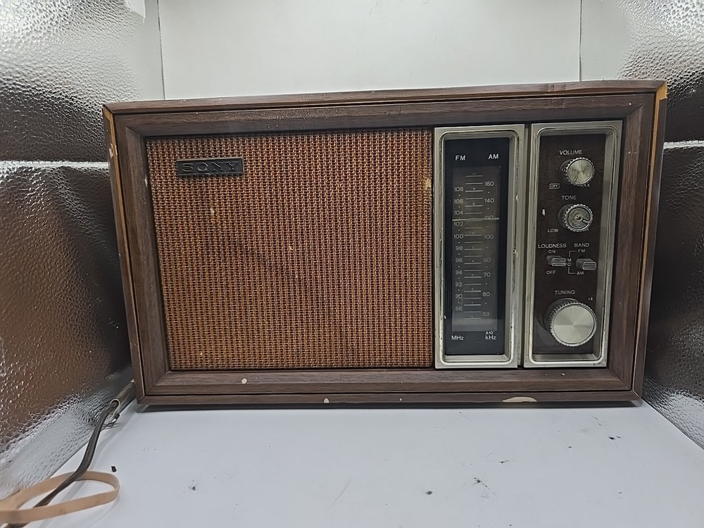 Vintage Wood Sony TFM-9450W AM/FM Radio