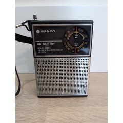 Vintage Sanyo RP 5115 FM/AM 2 Band Receiver AC Battery Radio Solid State Working