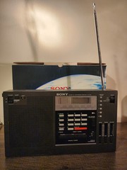 SONY 2001 Multi Band SYNTHESIZED RECEIVER Model ICF-2001 W/Accessories & Manual