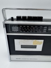 Soundesign Solid State Cassette Radio AM/FM Model 7843 AC/DC Vintage Works* Read